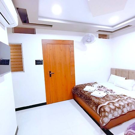 Hotel Shreem Uddzsaín Kültér fotó