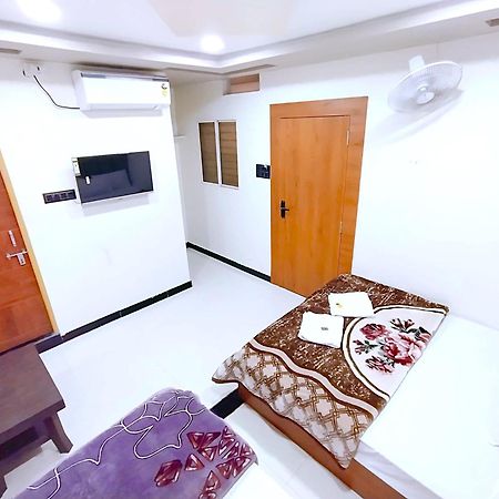 Hotel Shreem Uddzsaín Kültér fotó