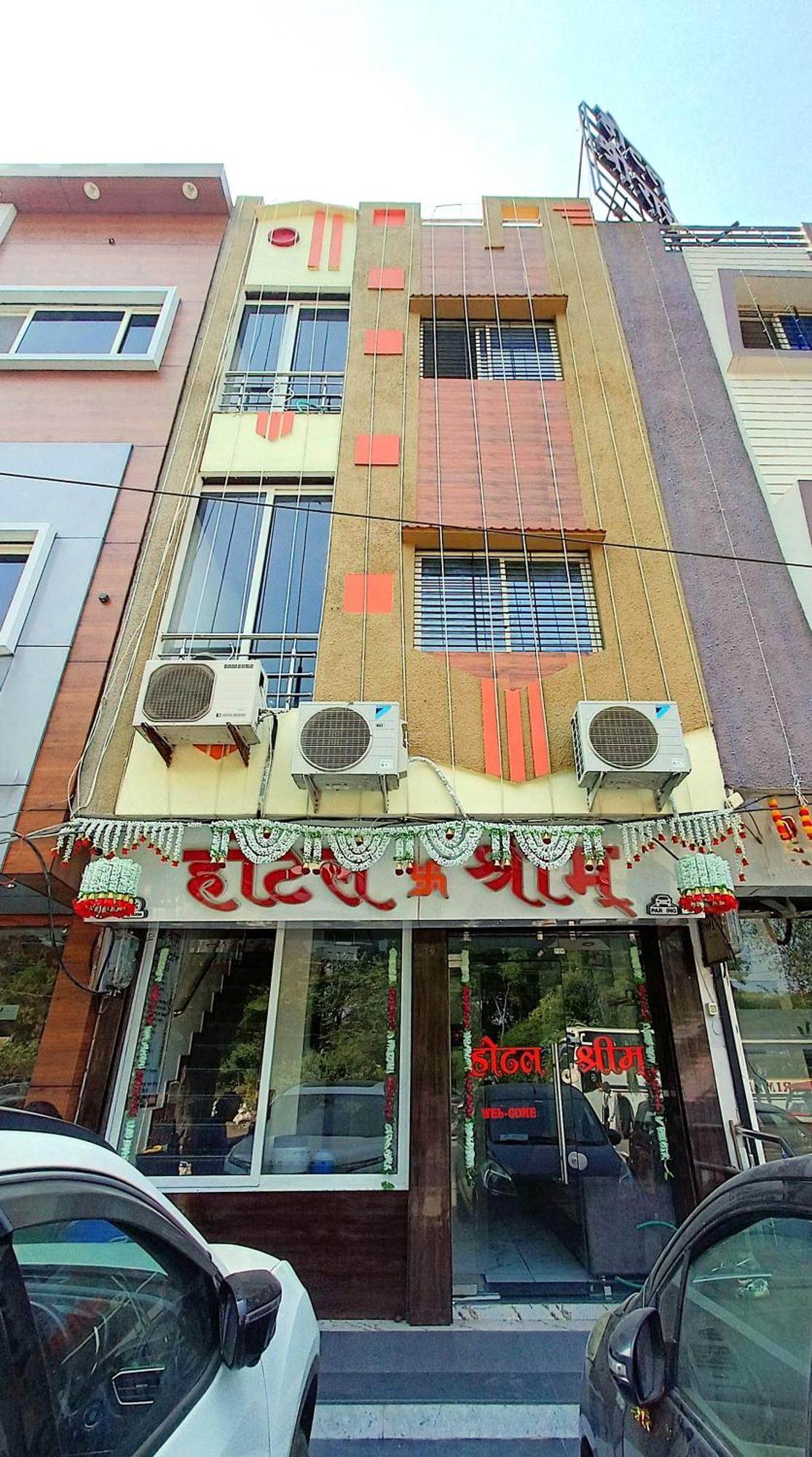 Hotel Shreem Uddzsaín Kültér fotó