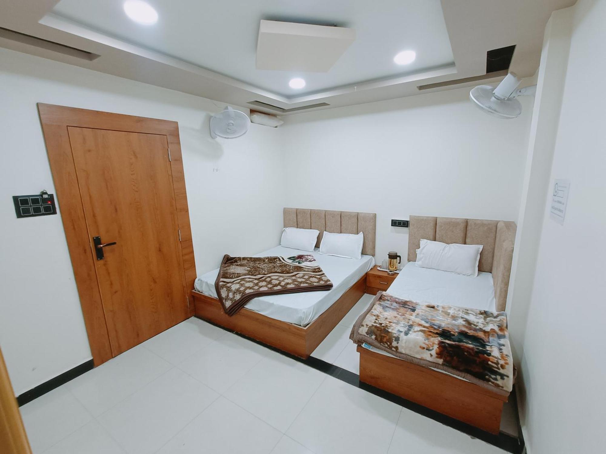 Hotel Shreem Uddzsaín Kültér fotó