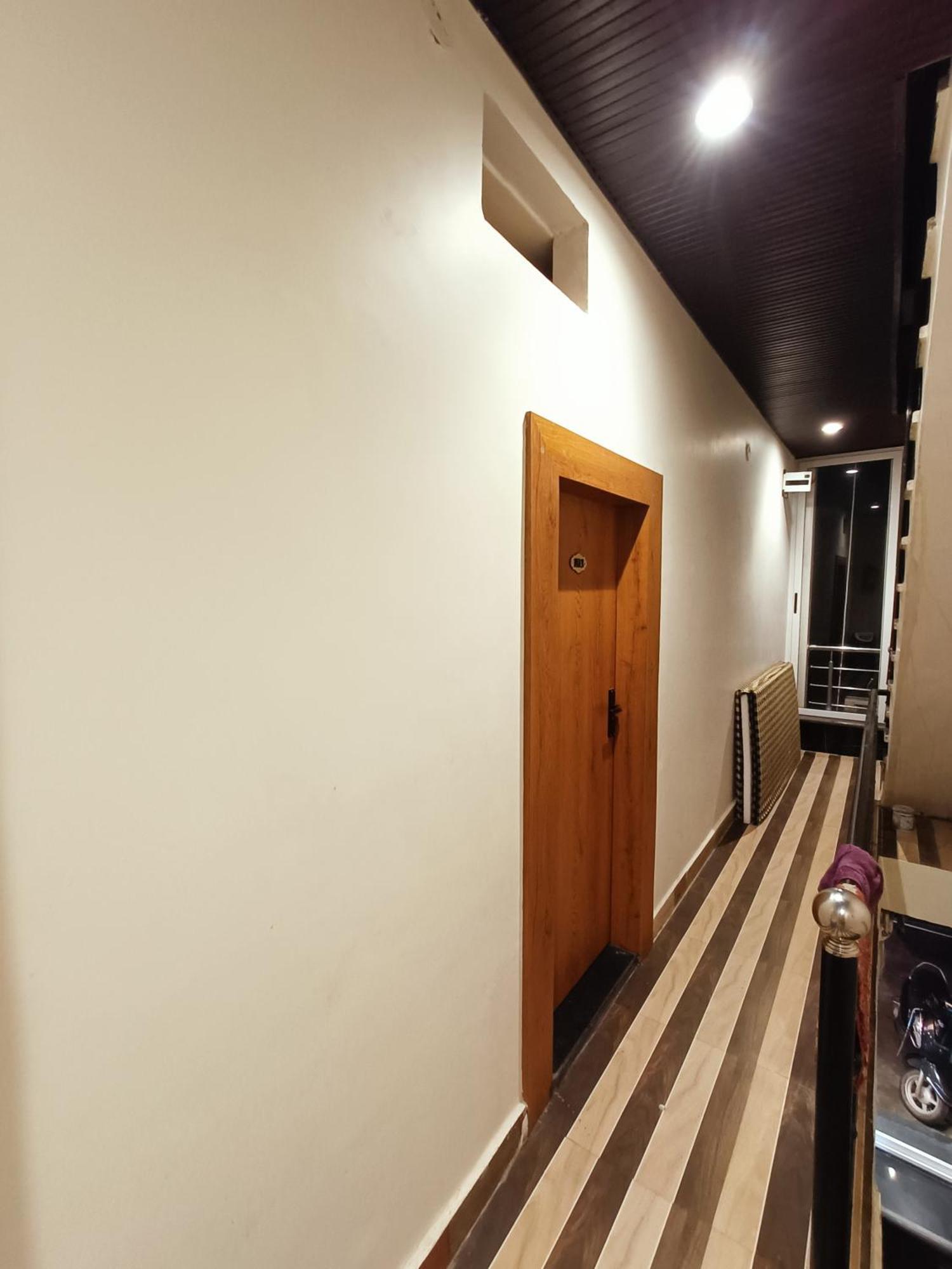 Hotel Shreem Uddzsaín Kültér fotó