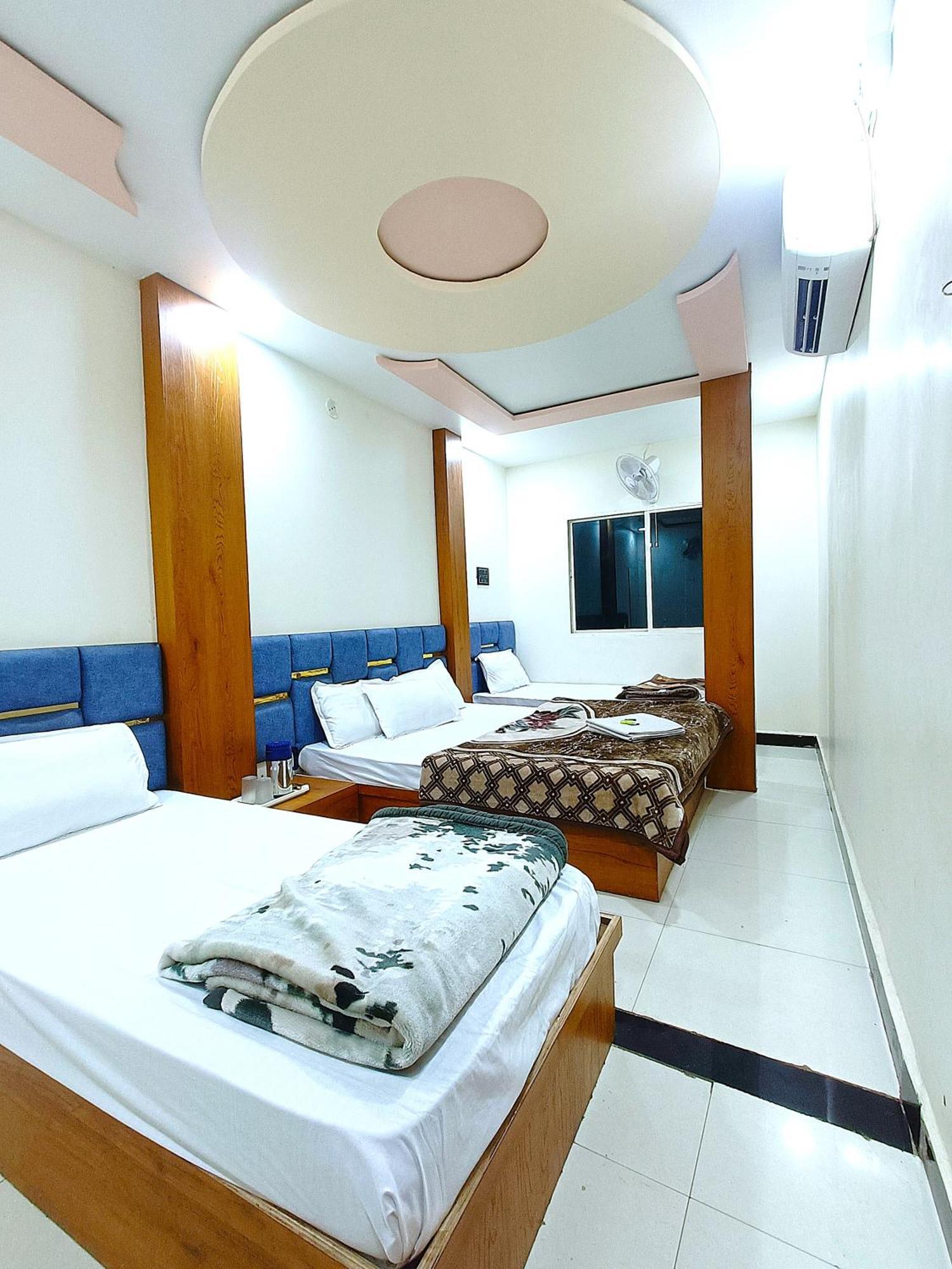Hotel Shreem Uddzsaín Kültér fotó