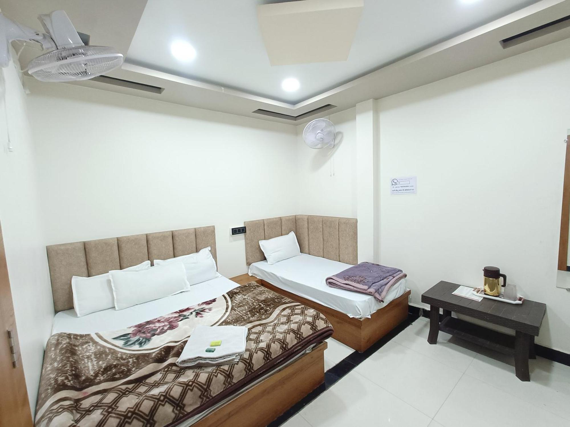 Hotel Shreem Uddzsaín Szoba fotó