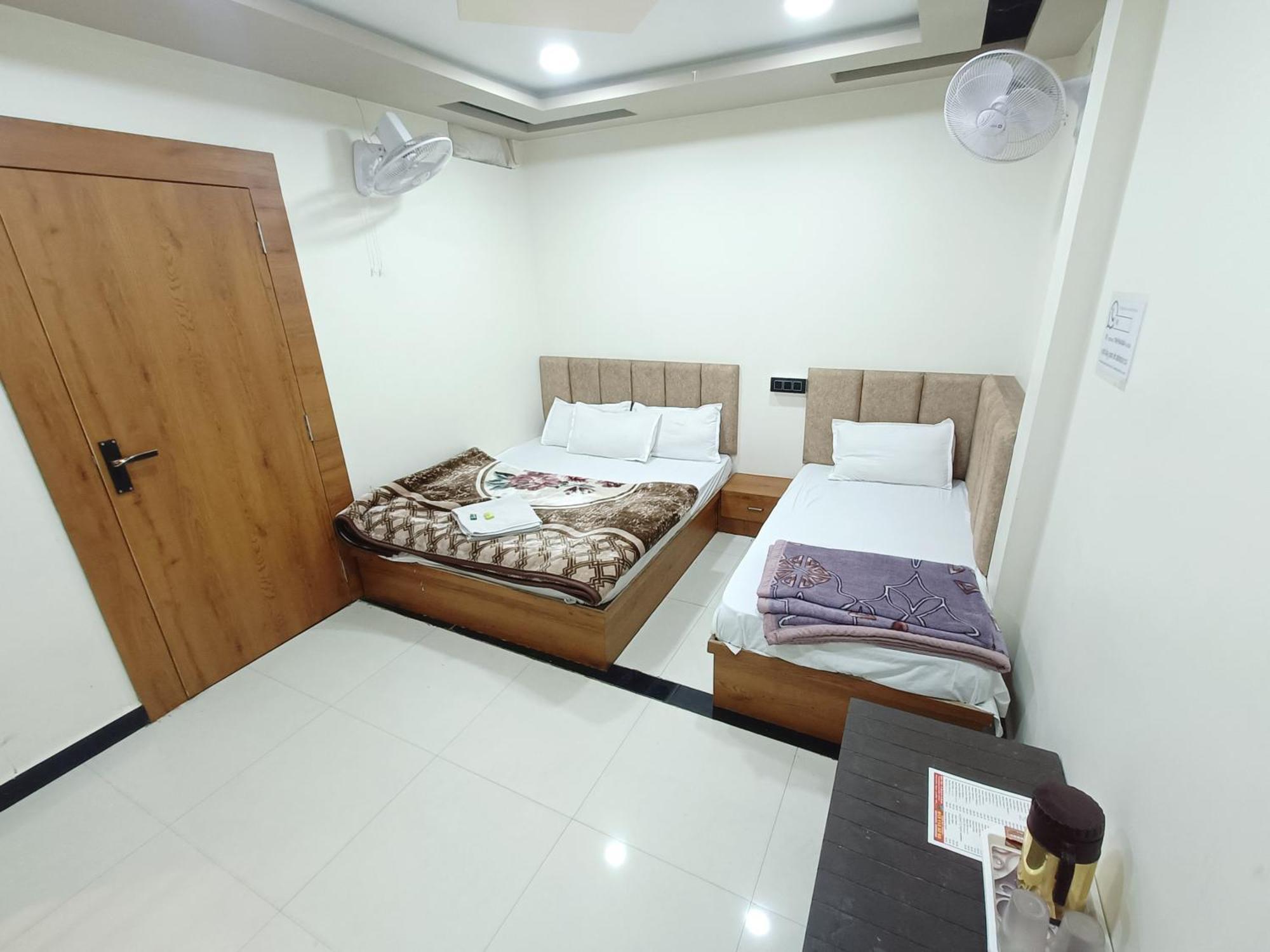 Hotel Shreem Uddzsaín Szoba fotó