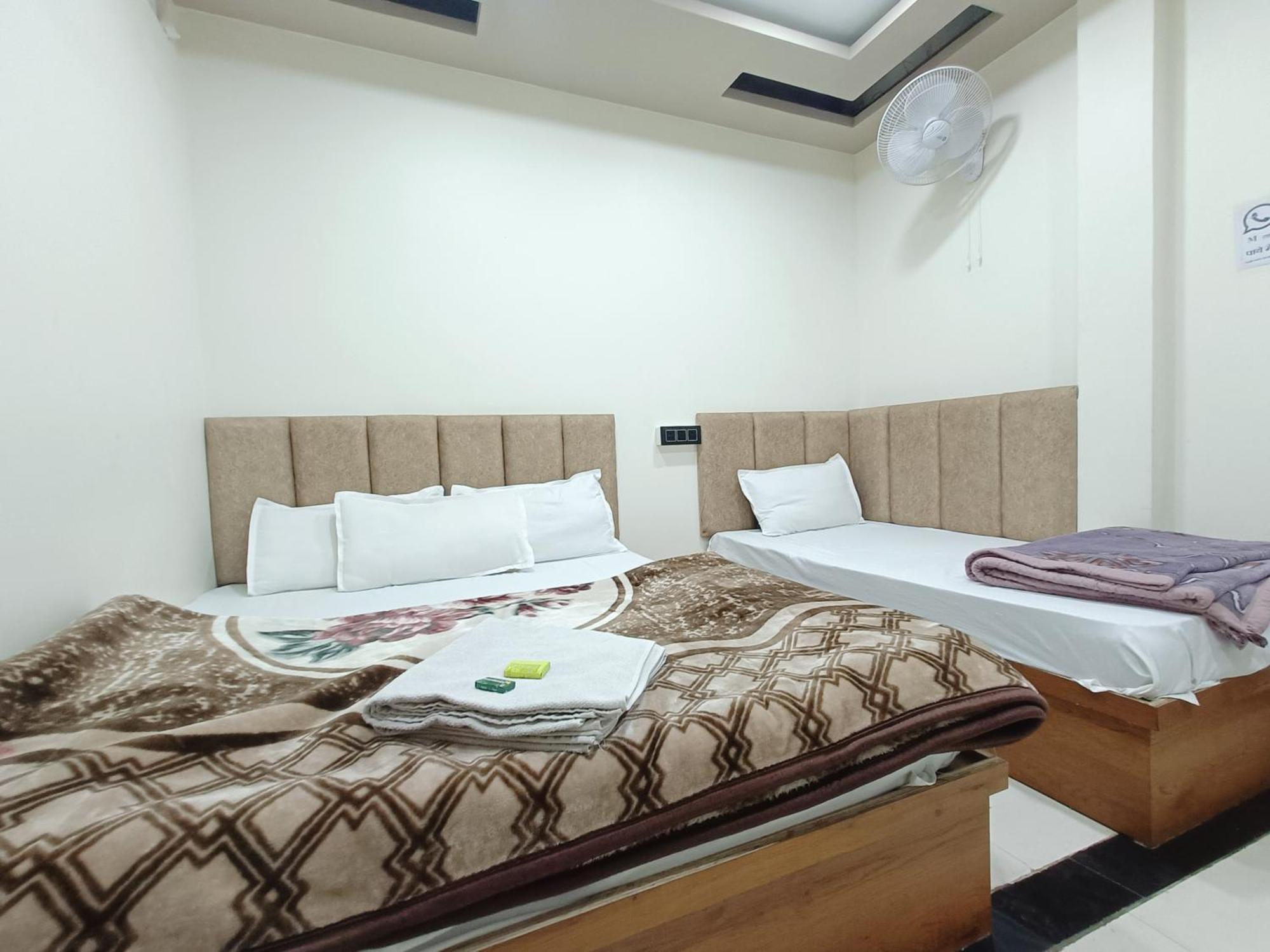 Hotel Shreem Uddzsaín Szoba fotó