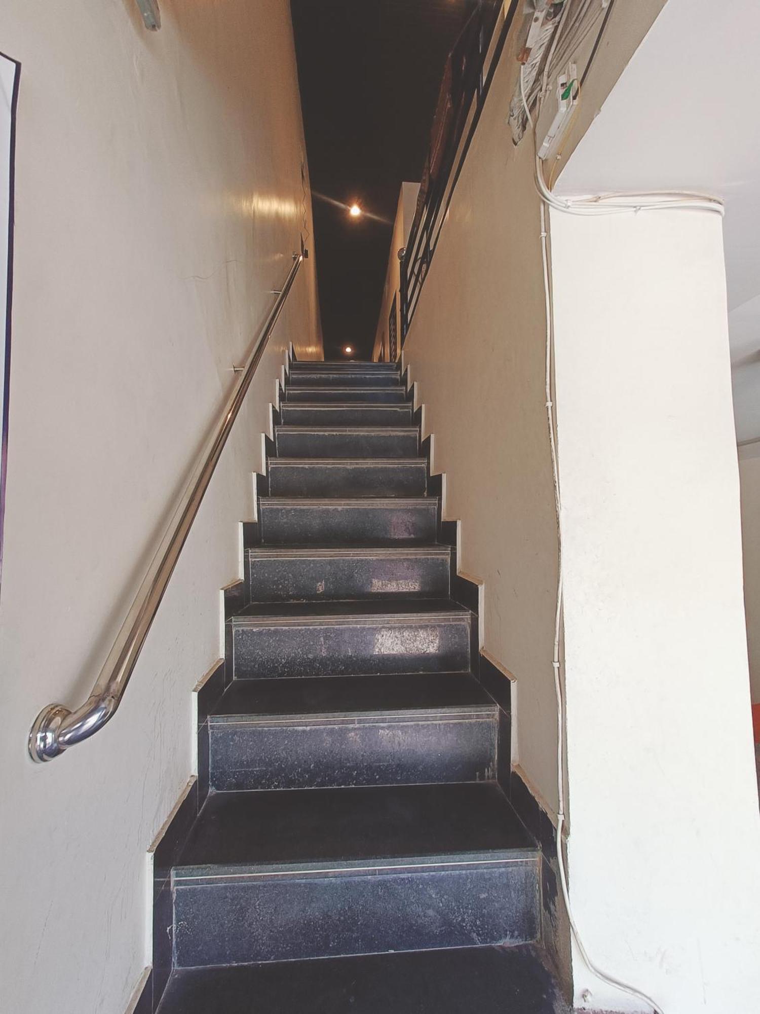 Hotel Shreem Uddzsaín Kültér fotó