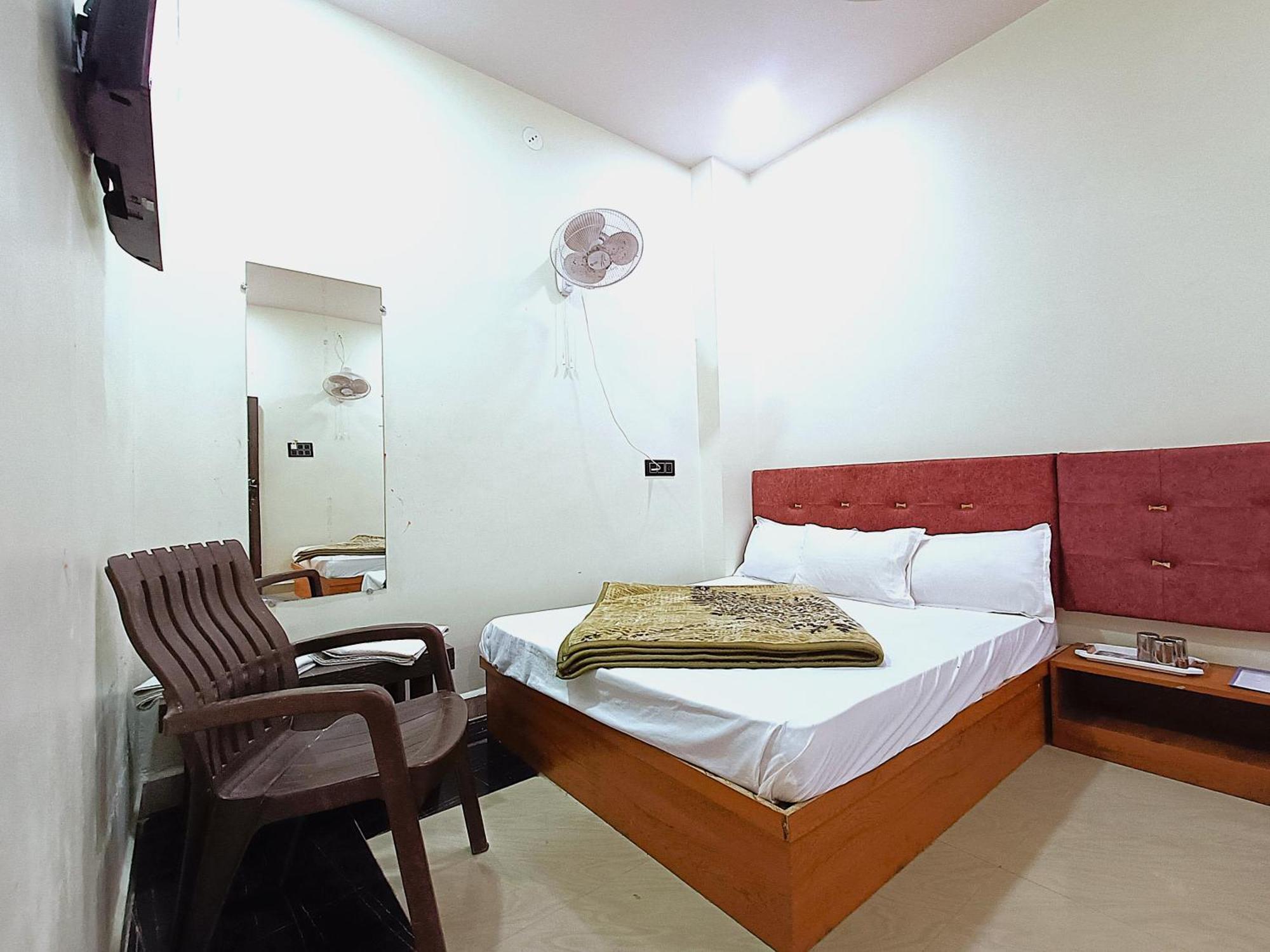 Hotel Shreem Uddzsaín Kültér fotó