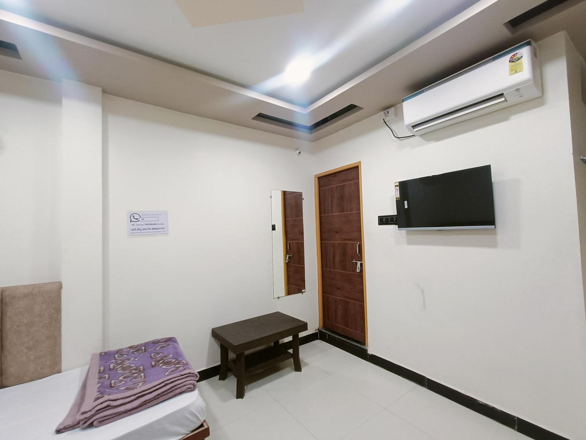 Hotel Shreem Uddzsaín Kültér fotó