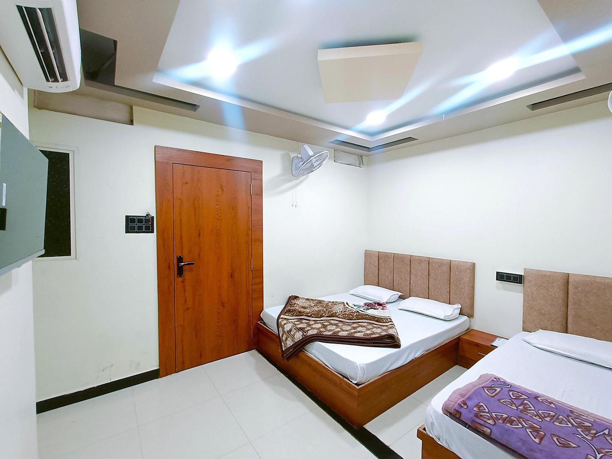 Hotel Shreem Uddzsaín Kültér fotó