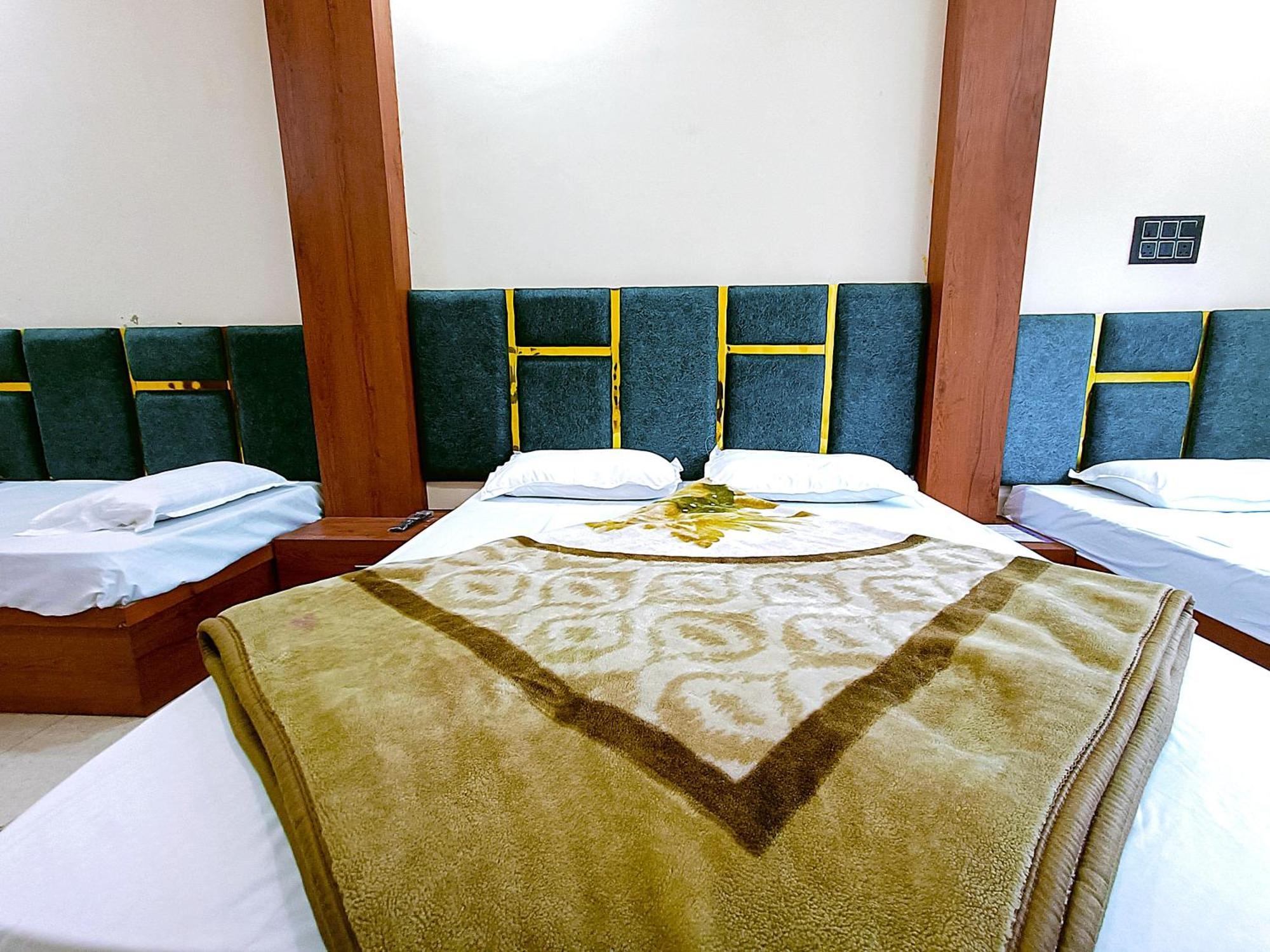 Hotel Shreem Uddzsaín Kültér fotó