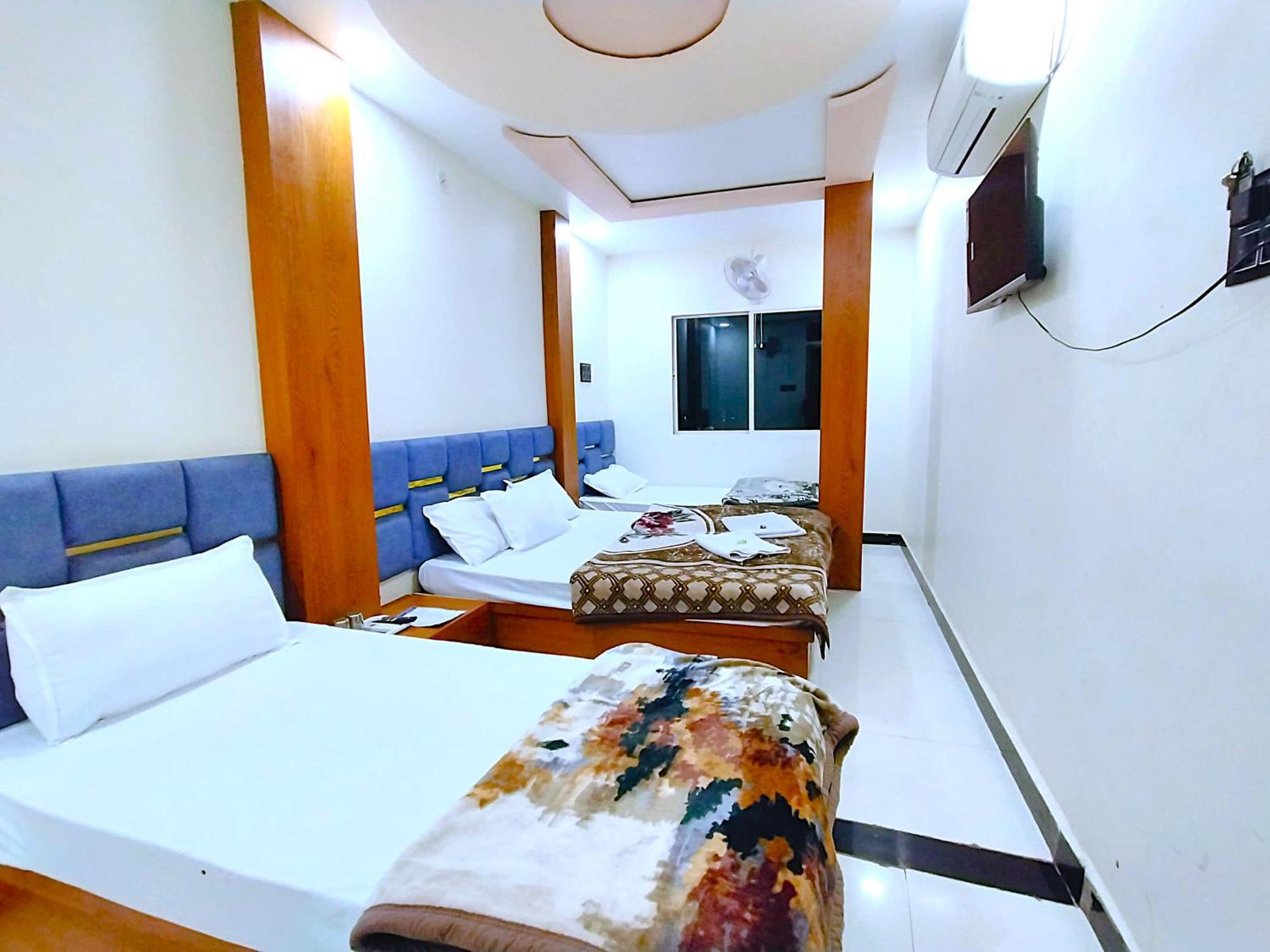 Hotel Shreem Uddzsaín Kültér fotó