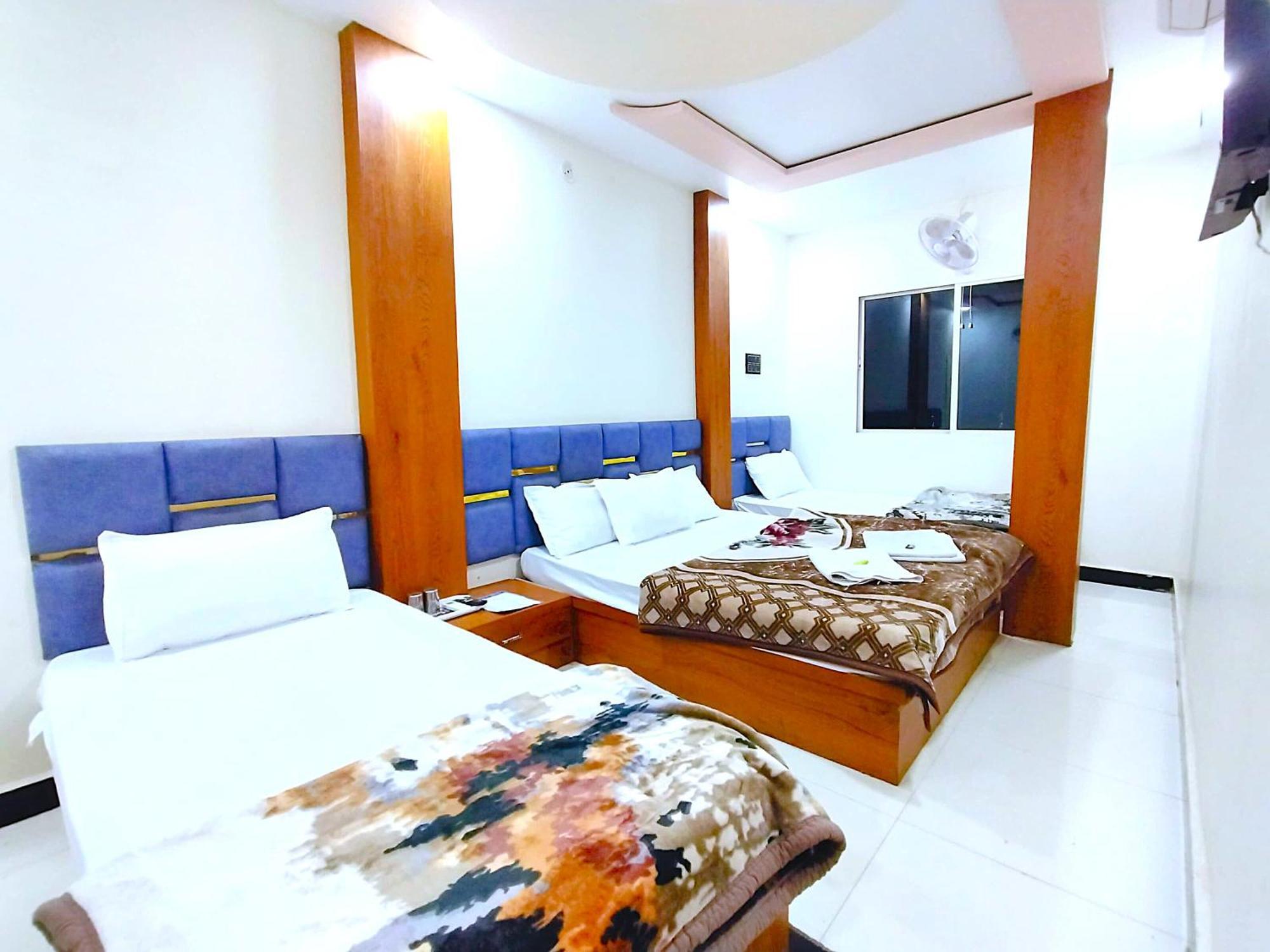 Hotel Shreem Uddzsaín Kültér fotó
