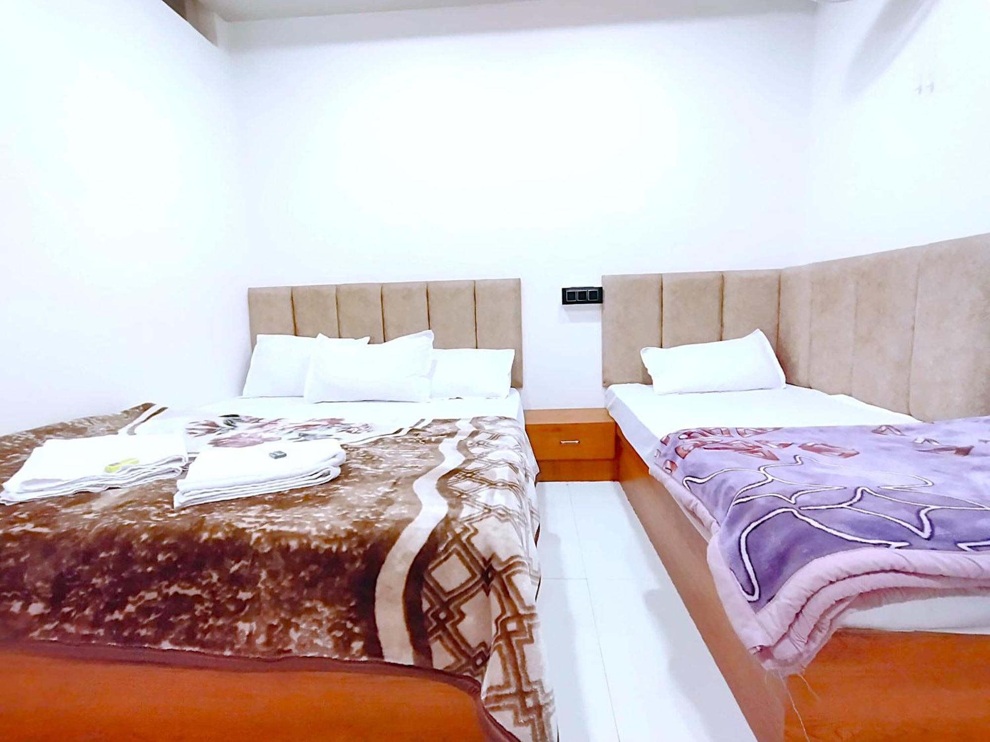 Hotel Shreem Uddzsaín Kültér fotó