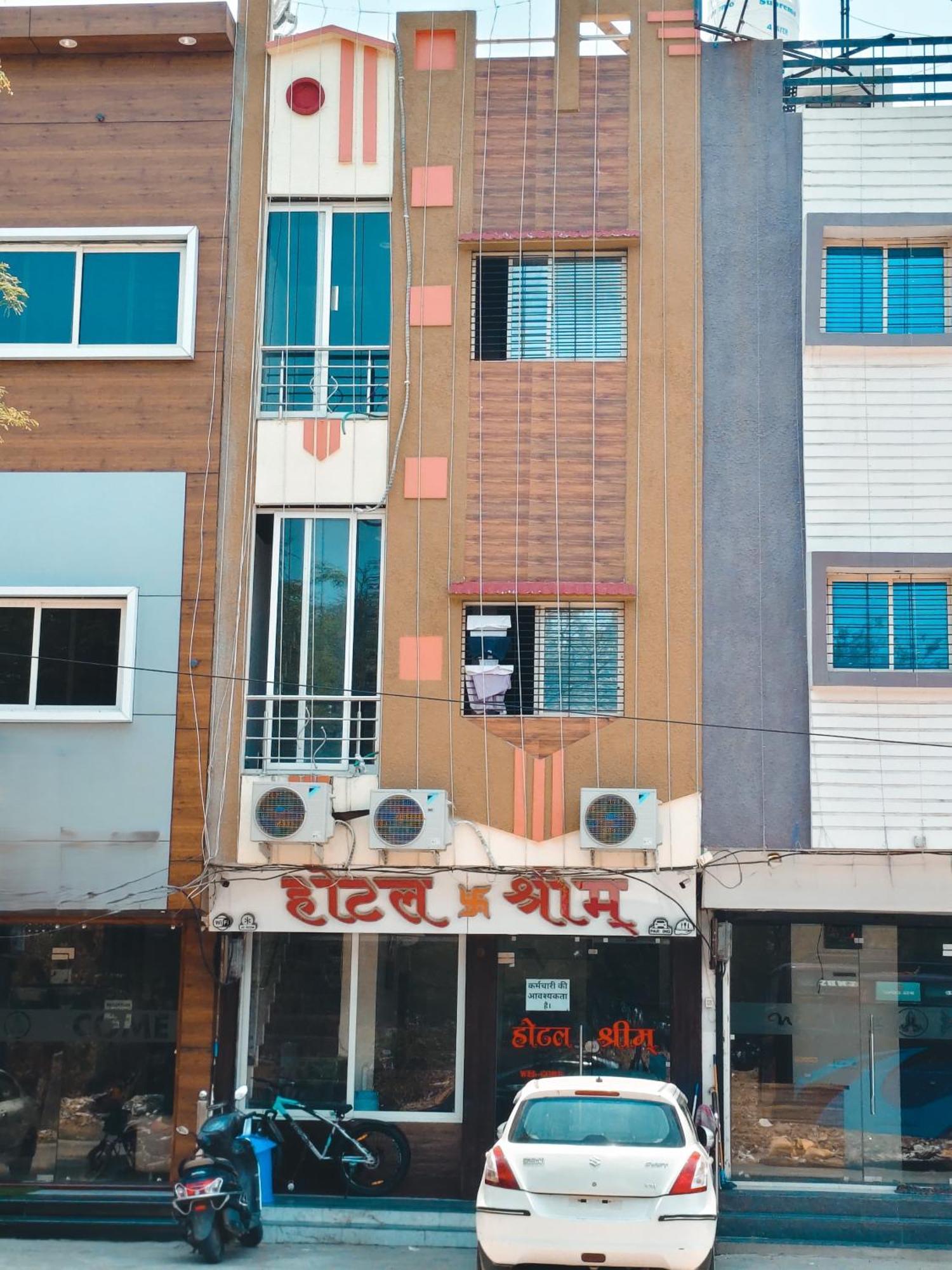 Hotel Shreem Uddzsaín Kültér fotó